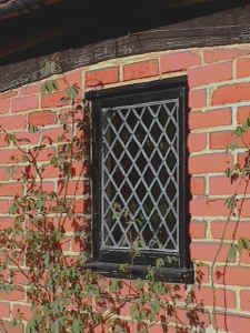 HWWindow306.jpg (89365 bytes)